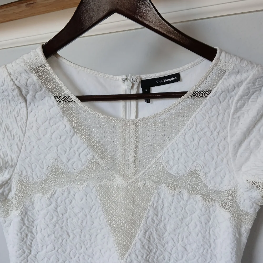The Kooples Leo Crinkled Lace dress in white. Size S - Picture 3 of 4